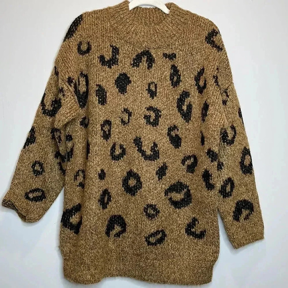 Universal Thread Mock Neck Oversized Pullover Leopard Print Sweater - Picture 3 of 10